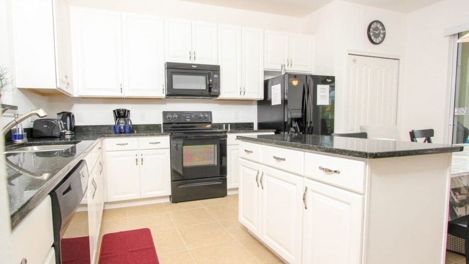 House, 6 Bedrooms | Private kitchen | Coffee/tea maker