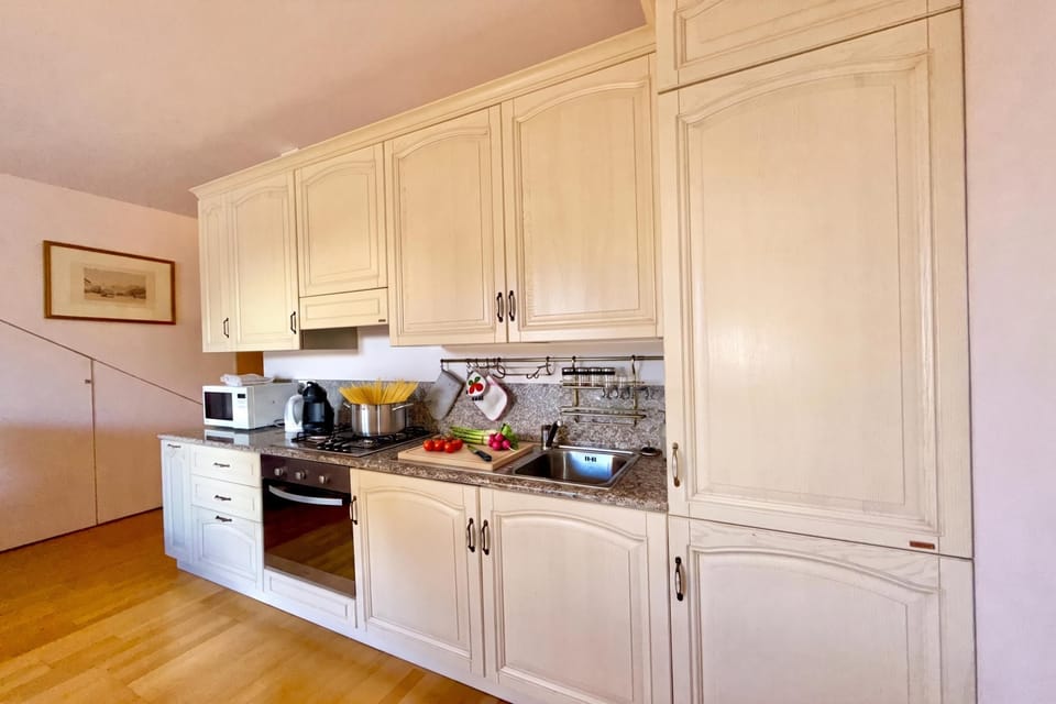 Family Apartment, 2 Bedrooms, Microwave, Mountainside (Mastena Elegante) | Private kitchen | Stovetop, electric kettle