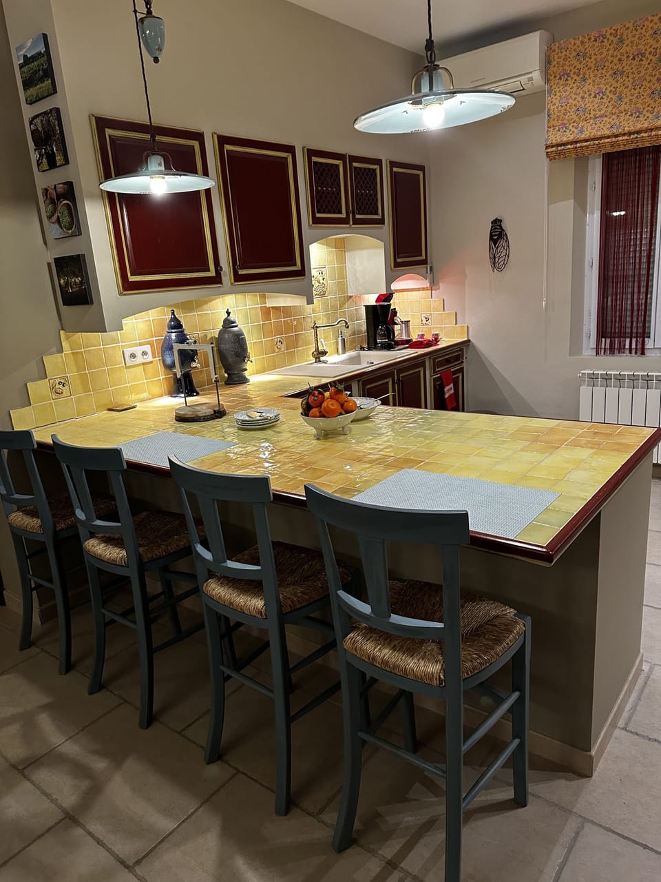 Breakfast counter