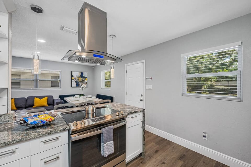 Don't want to miss a detail about a family or friend's story? Our open kitchen concept will never disappoint! Continue the interaction while preparing the meal everyone is waiting for! If you are interested in this property, send us an inquiry now!