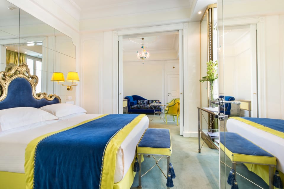 Minibar, in-room safe, desk, WiFi (free)