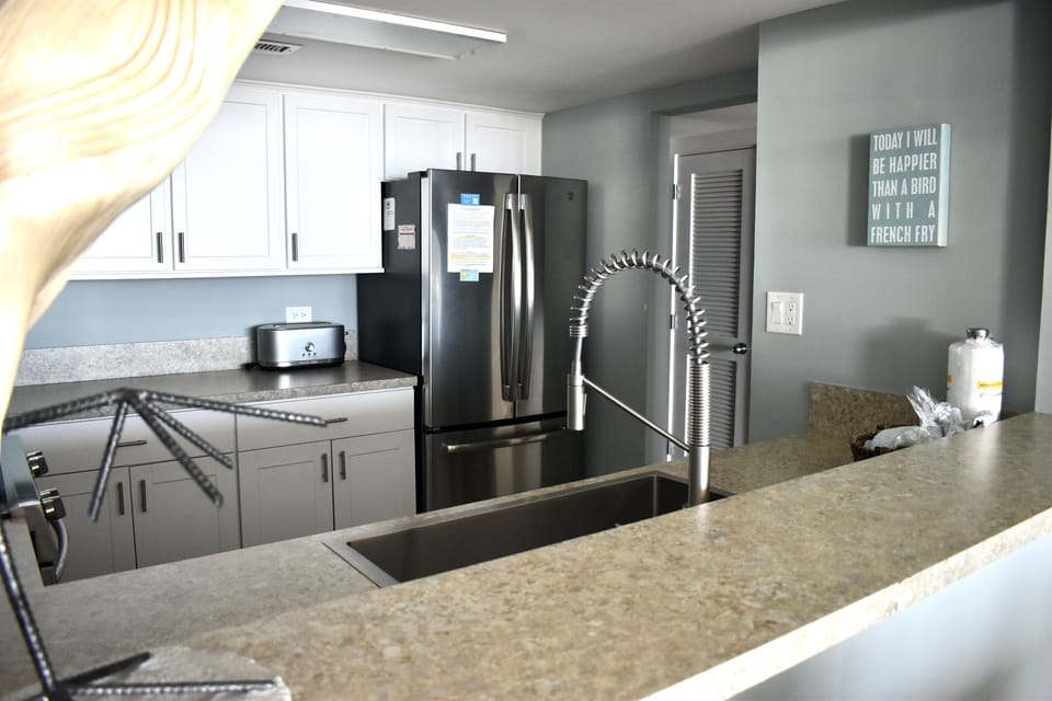 French Door Refrigerator w. Water/Ice