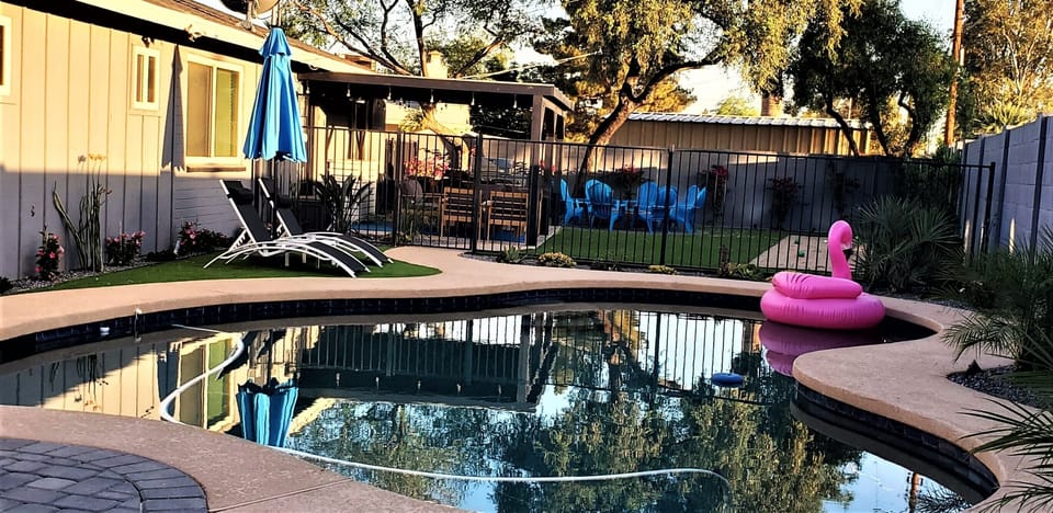 Fenced & gated pool area, 6 lounge chairs & 2 umbrellas.
Heated pool available