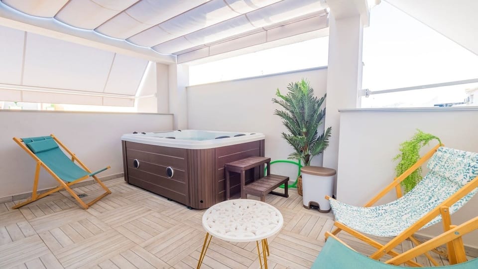 Indoor spa tub