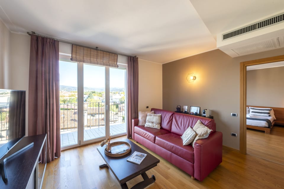 Deluxe Suite, Hot Tub | Living area | 26-inch LCD TV with digital channels, TV