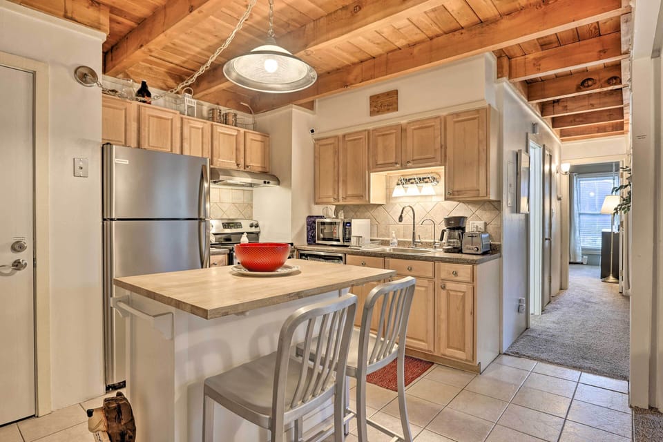 Kitchen | Coffee Maker | Microwave | Oven | Filtered Water