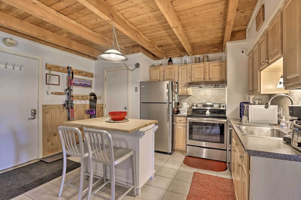 Fully Equipped Kitchen | Gear Storage (Skis and Boards Not Provided)