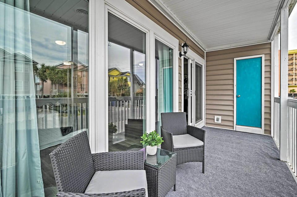Private Balcony | Walk to Restaurants