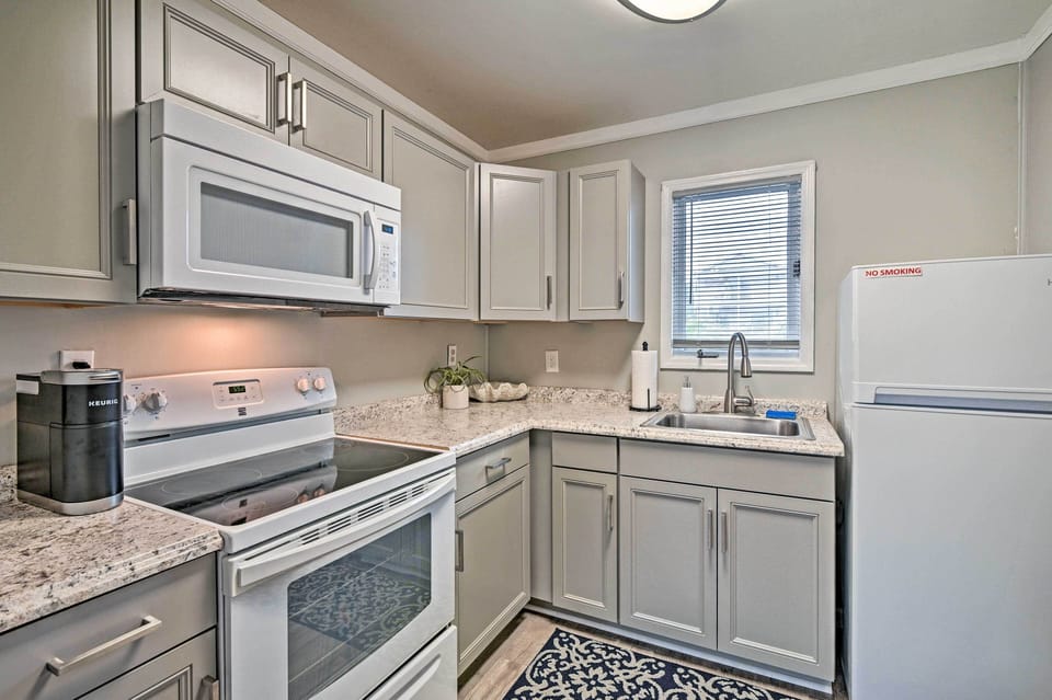 Kitchen | Dishware/Flatware | Pots/Pans