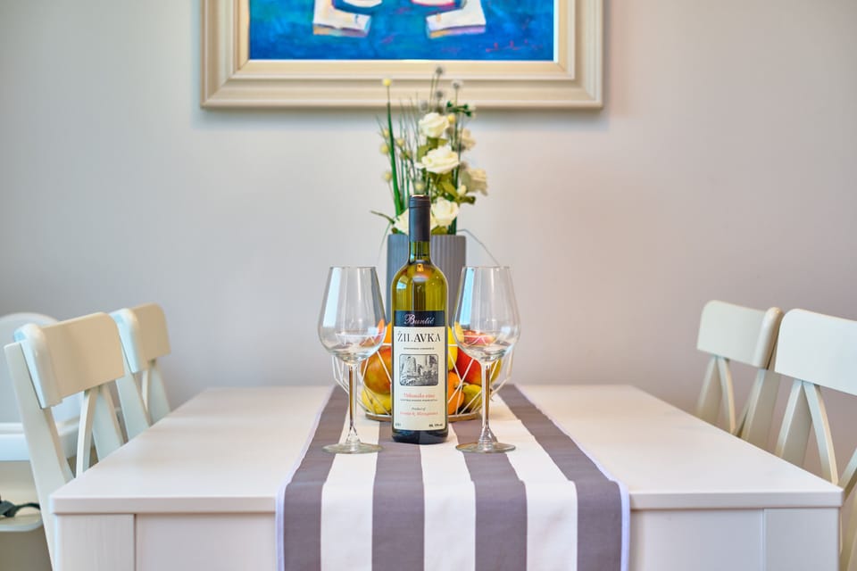 Luxury Apartment | In-room dining