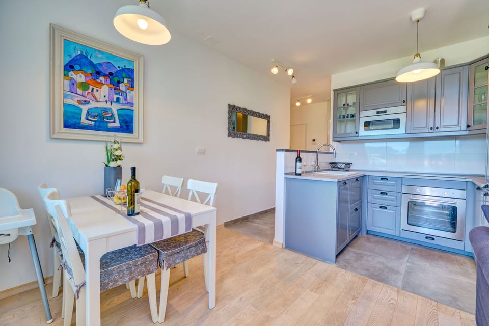 Luxury Apartment | Private kitchen | Fridge, microwave, oven, dishwasher