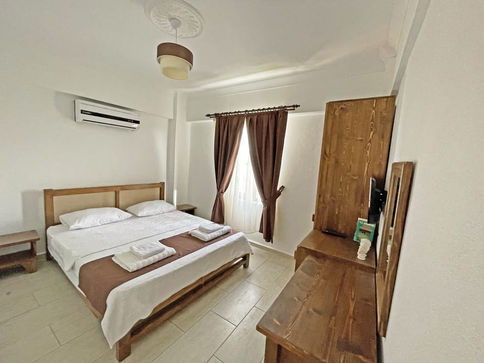 Standard Double Room, Sea View | Minibar, free WiFi, bed sheets