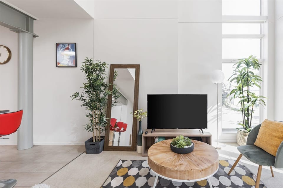 Apartment (Multiple Bedrooms) | Living area | Flat-screen TV