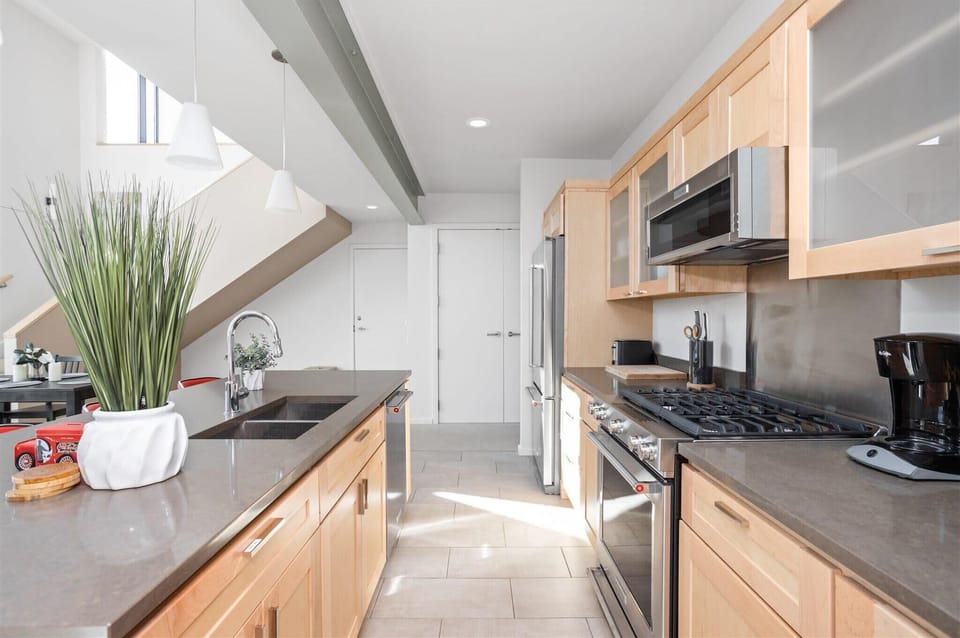 Apartment (Multiple Bedrooms) | Private kitchen | Coffee/tea maker, fridge, microwave, oven