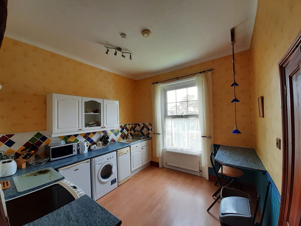 Apartment | Private kitchen | Fridge, microwave, oven, stovetop