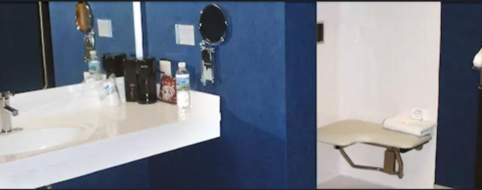 Combined shower/tub, rainfall showerhead, free toiletries, hair dryer