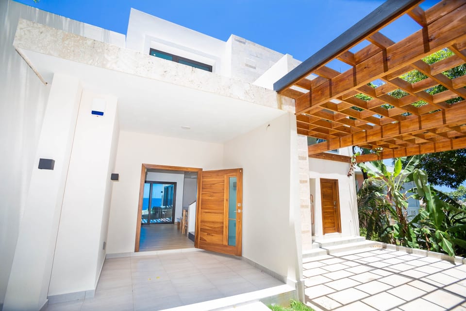 House, 3 Bedrooms | Balcony
