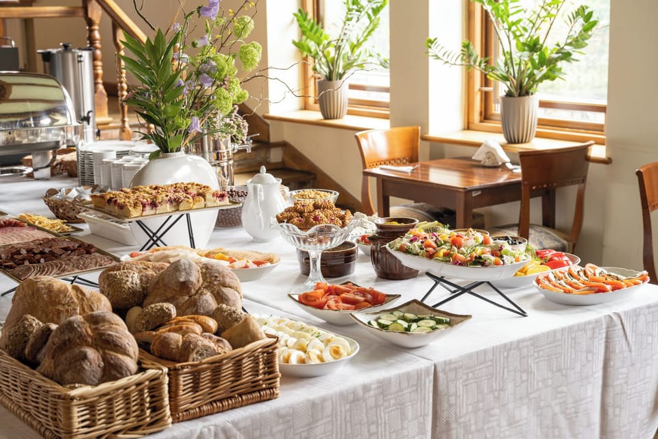 Daily buffet breakfast for a fee