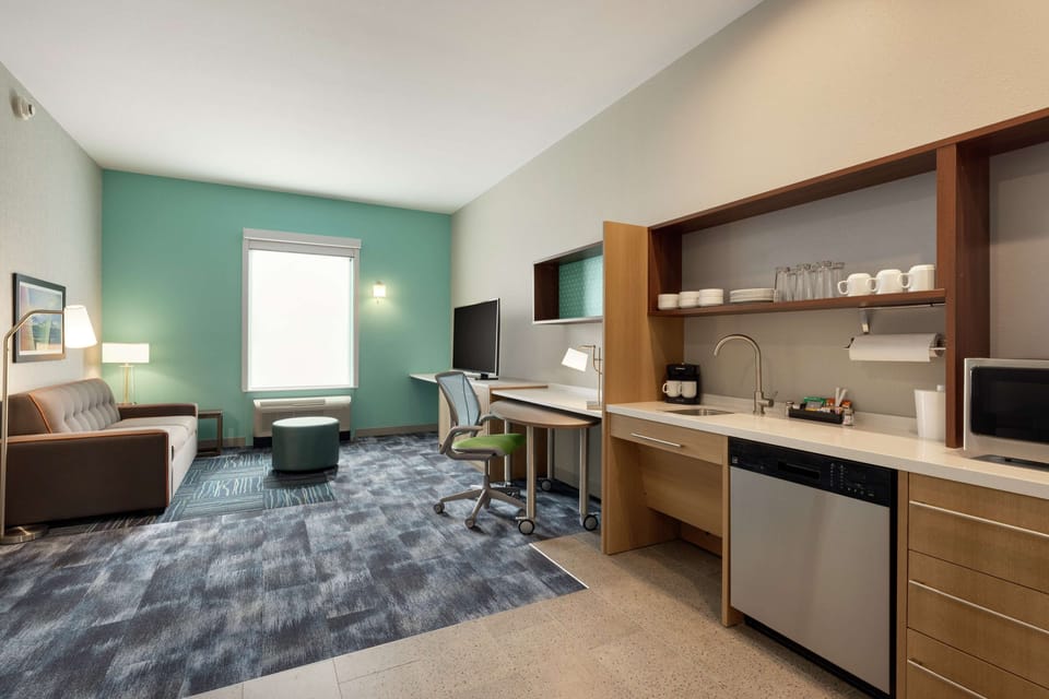 Suite, 1 King Bed, Accessible (Hearing) | Blackout drapes, bed sheets