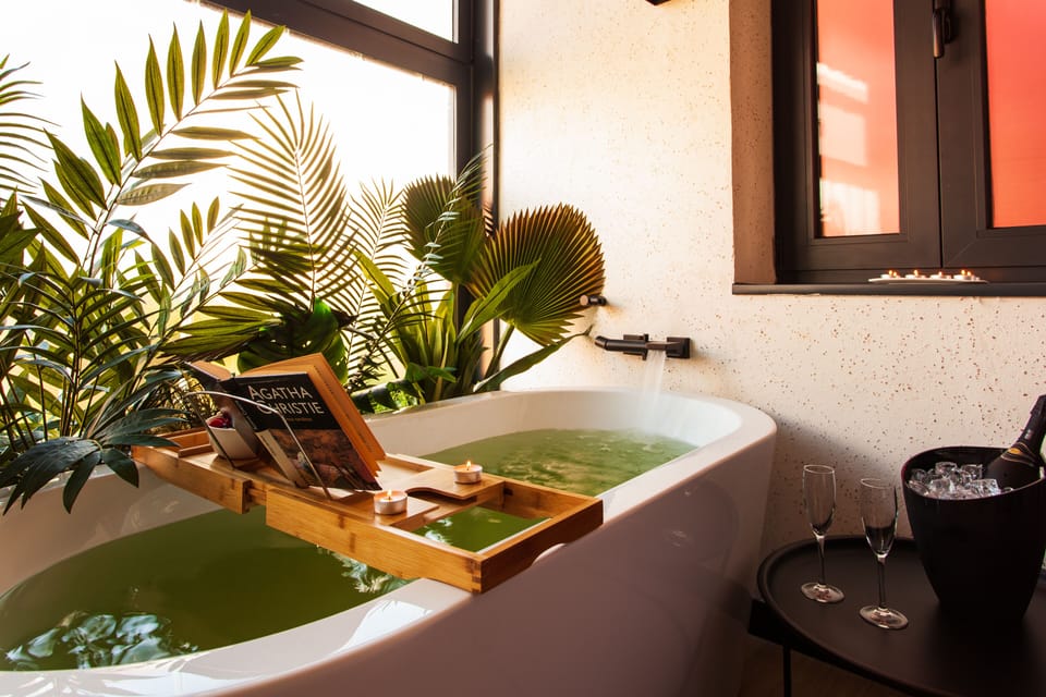 Superior Double Room (Bañera Exenta) | Desk, soundproofing, free WiFi, bed sheets