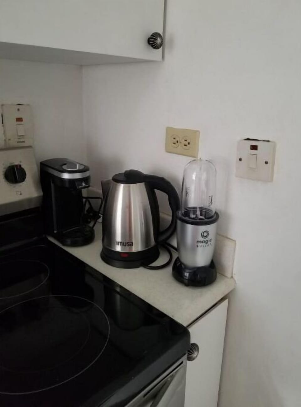 K cup coffee pot,tea kettle, and magic bullet for smoothies 