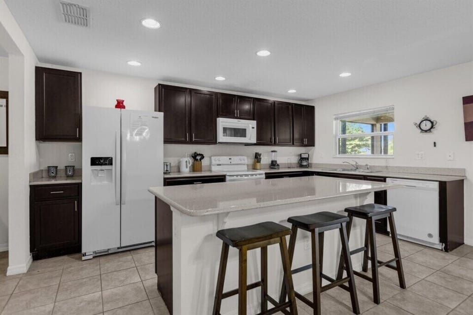 957EmeraldGreenCt8