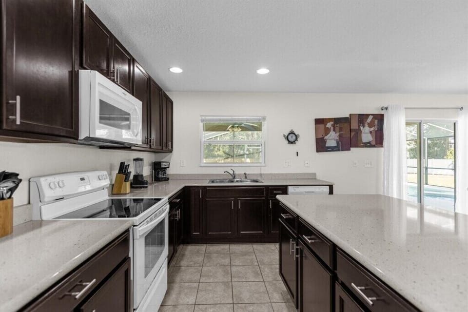 957EmeraldGreenCt10