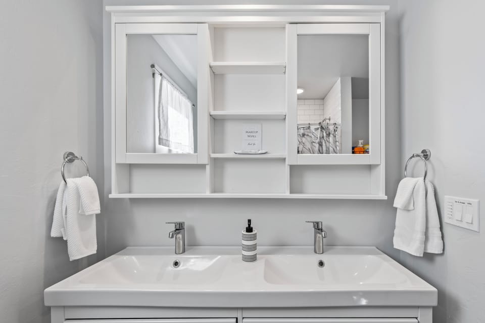 Master bathroom with hair dryer, bath towels & pool towels for trips to the pool