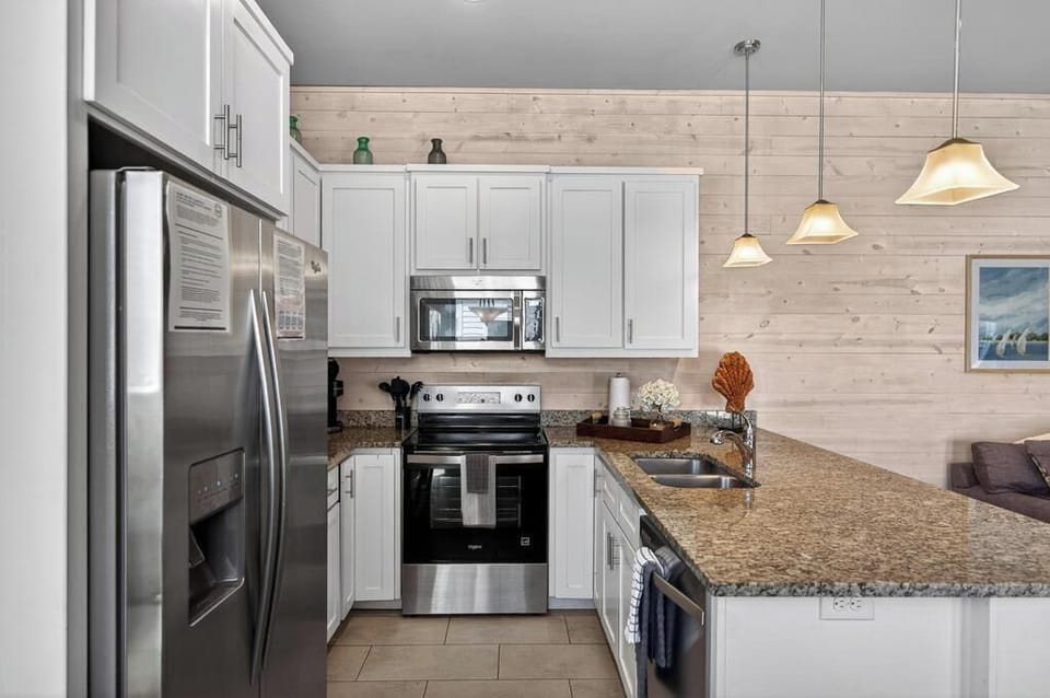 Very well stocked kitchen, guests will have everything they need
