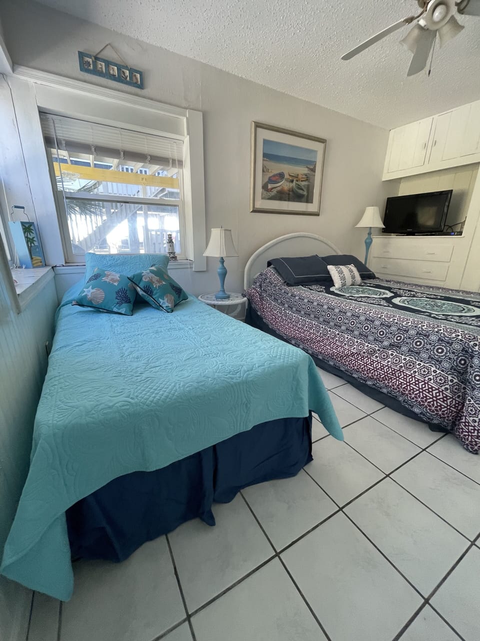 Second Bedroom with Queen and Twin beds beach view 