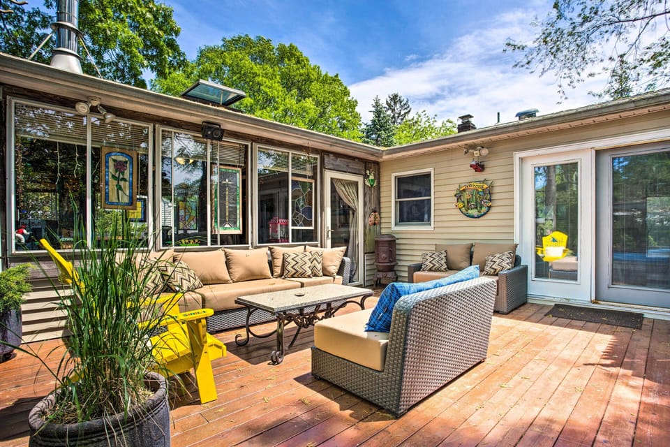 Deck | Gas Grill | Outdoor Shower