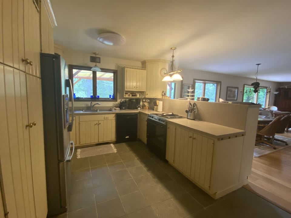 Kitchen with electric stove/oven