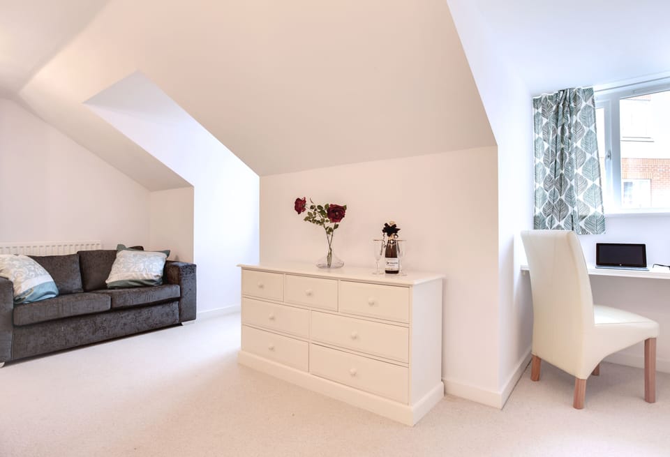 Apartment | 3 bedrooms, individually decorated, individually furnished, desk
