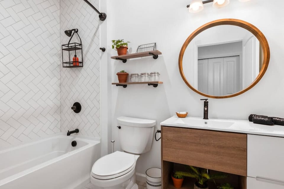 Bright and inviting bath – spa vibes! 🛁🌟