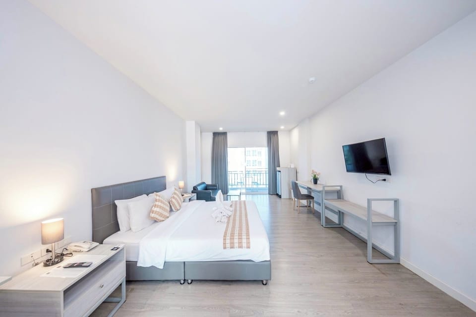 Premium Double Room Single Use, 1 King Bed, Non Smoking, Air conditioning | Minibar, desk, laptop workspace, blackout drapes