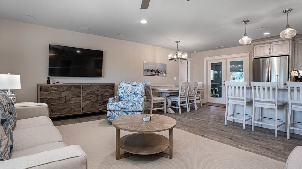 Living/Dining Area