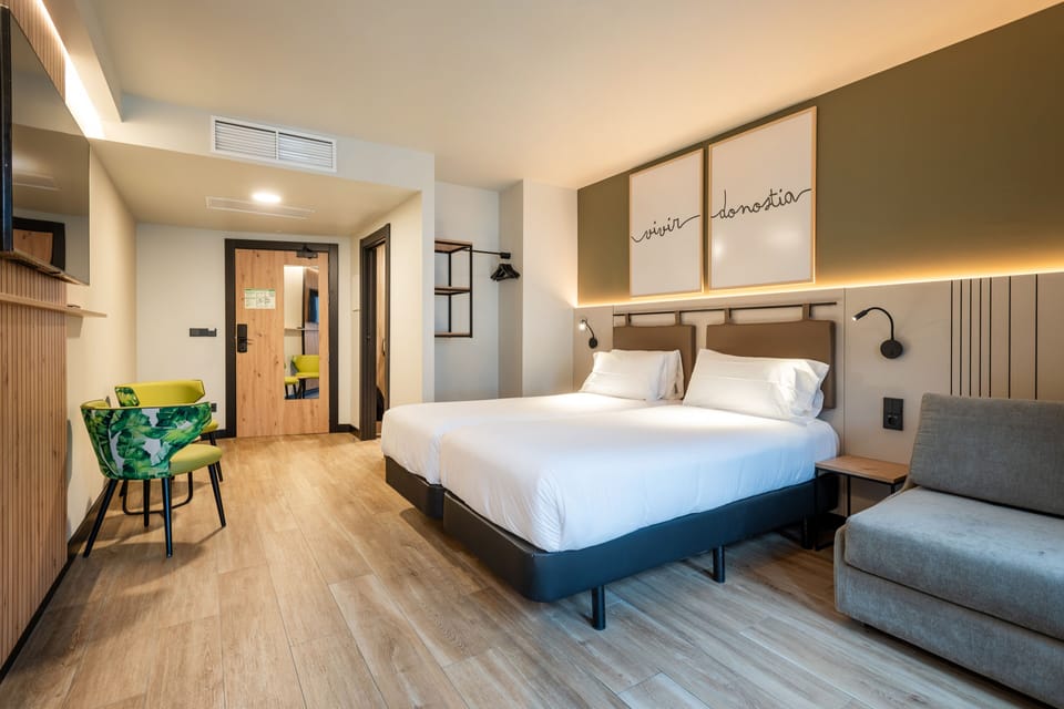 Superior Triple Room | Desk, soundproofing, free WiFi, bed sheets