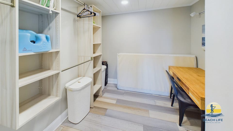Swordfish Suite - Master Closet