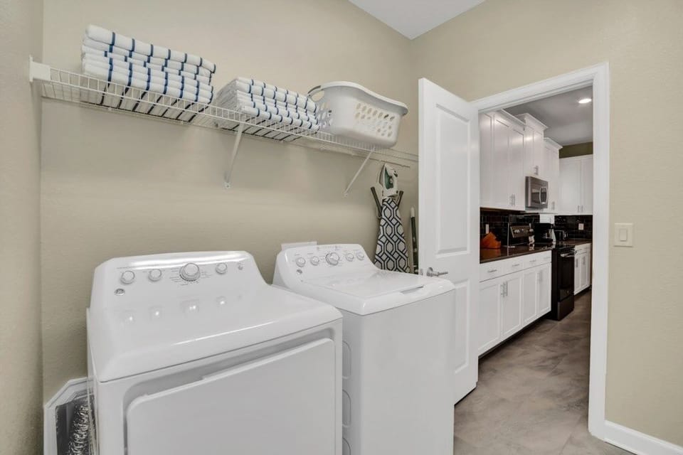 House, 5 Bedrooms | Laundry