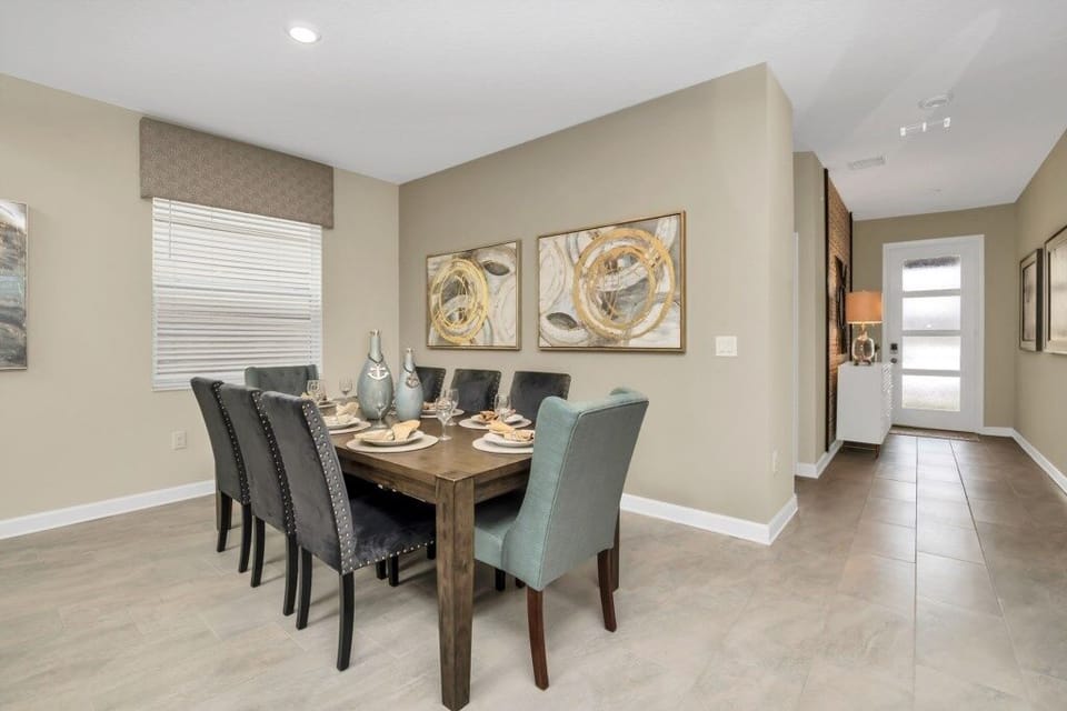 House, 5 Bedrooms | In-room dining
