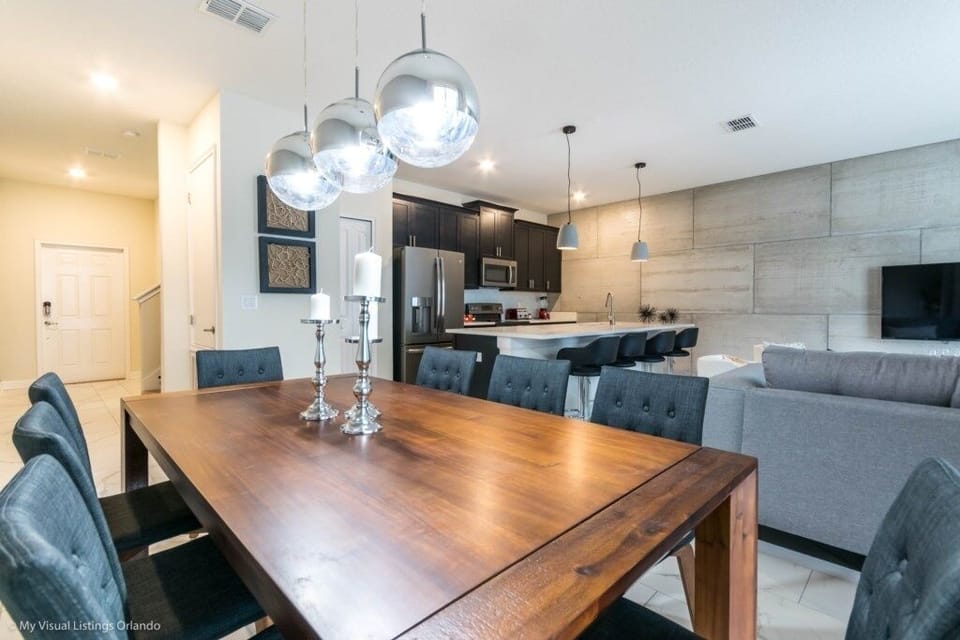 Townhome, 4 Bedrooms | Dining