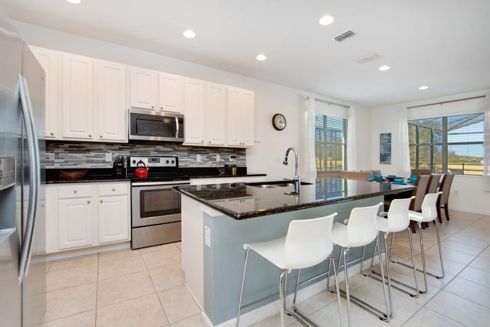House, 5 Bedrooms | Private kitchen | Dishwasher