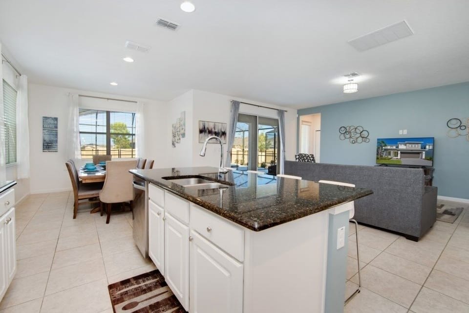 House, 5 Bedrooms | Private kitchen | Dishwasher
