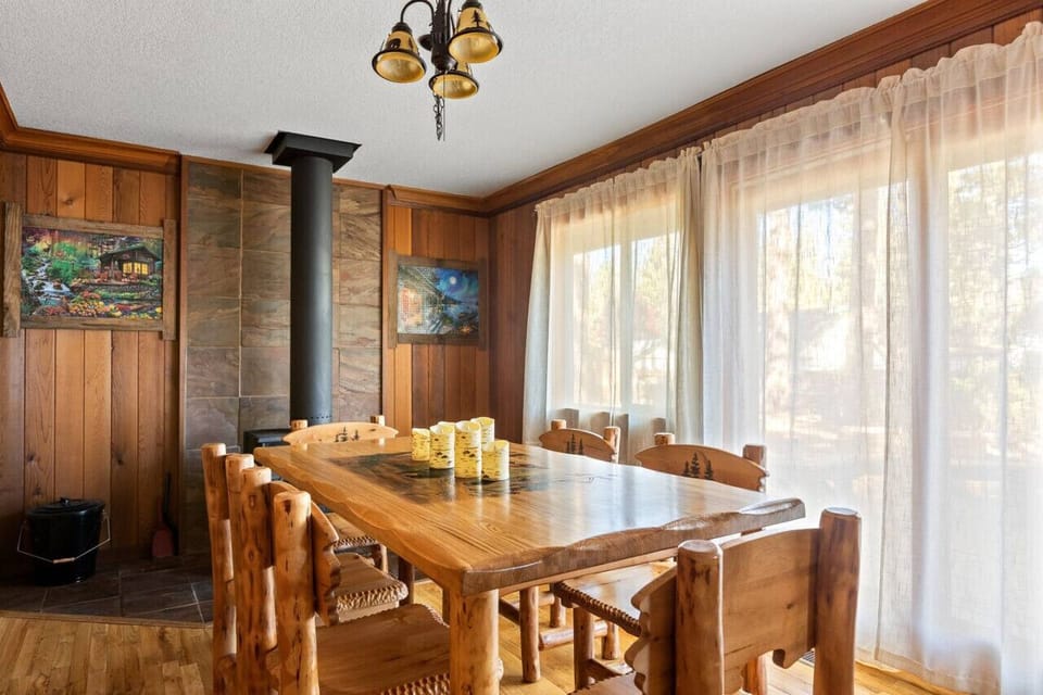 Dining room - seating for 6 guests total!