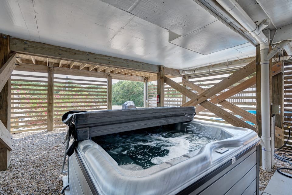 Indoor spa tub