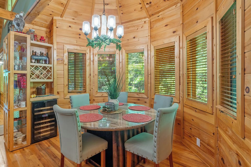 Cabin, Multiple Beds, Hot Tub | Dining