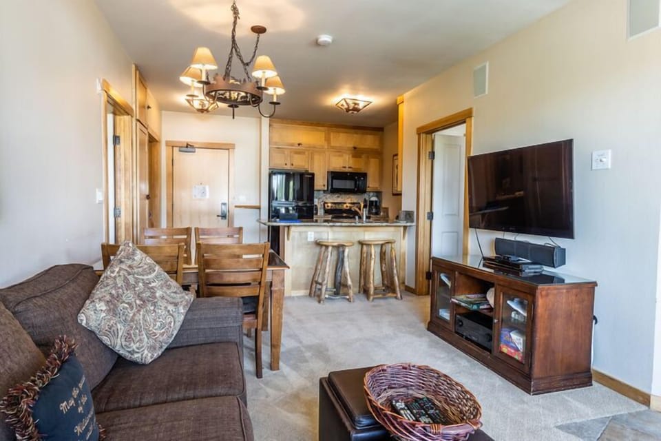 Living Room / Flat Screen TV / Queen Sleeper Sofa / Gas Fireplace
