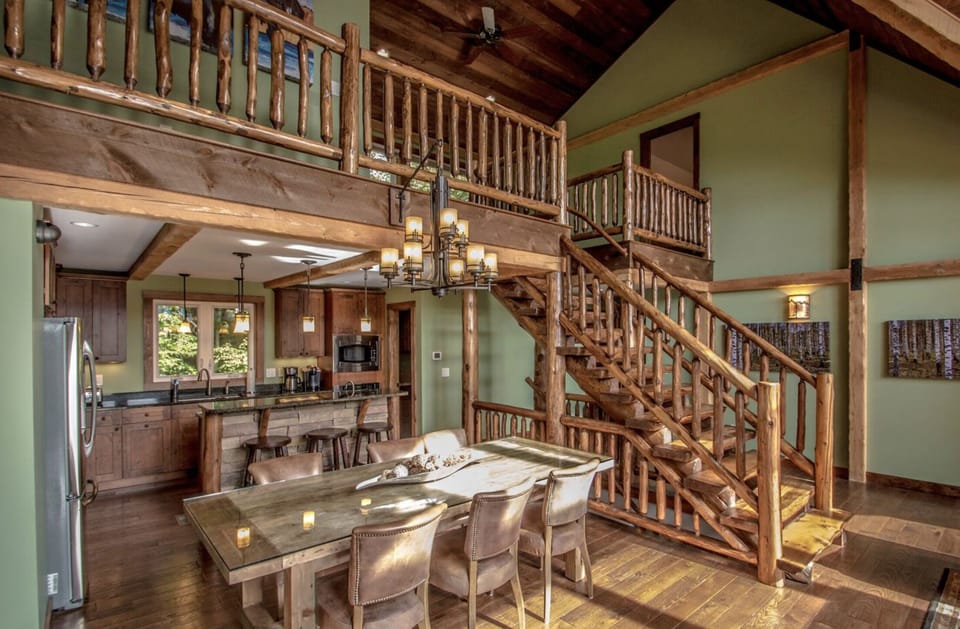 Dining area adjacent to the kitchen & great room, perfect for vacations!