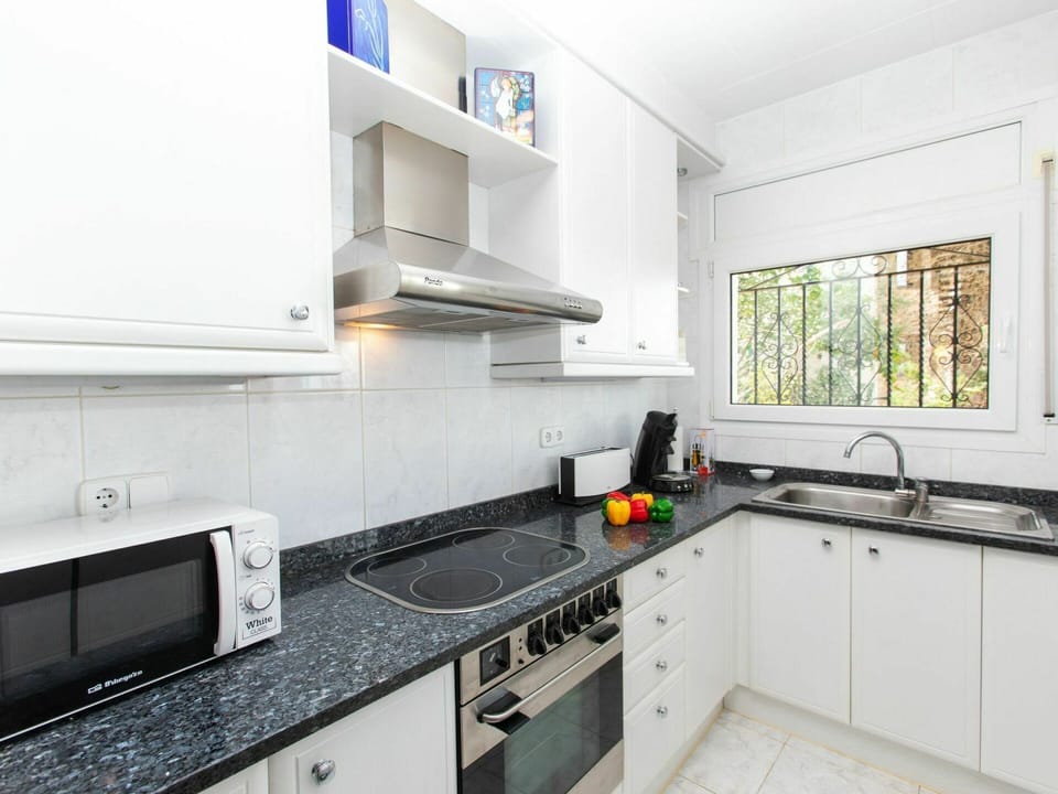 Cabinetry, Countertop, Kitchen Sink, Property, Sink, Tap, White, Kitchen Stove, Window, Kitchen