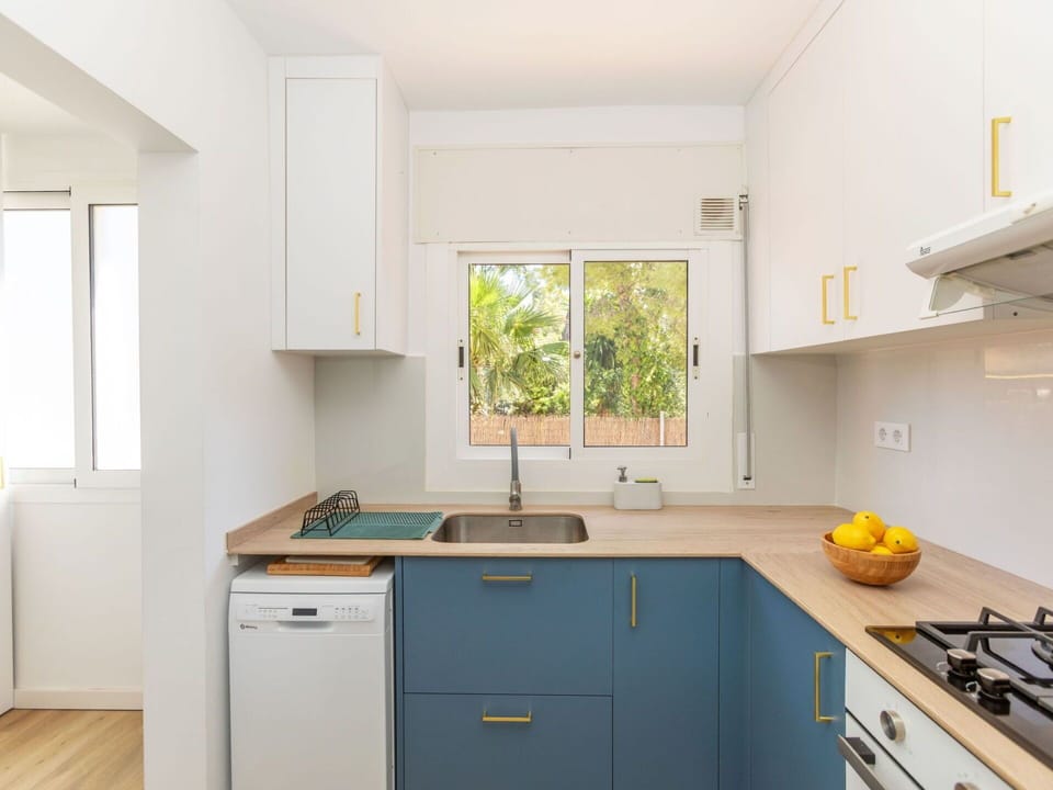 Kitchen, Major Appliance, Countertop, Kitchen Appliance, Kitchen Sink, Wood, Cabinetry, Interior Design, Furniture, Home
